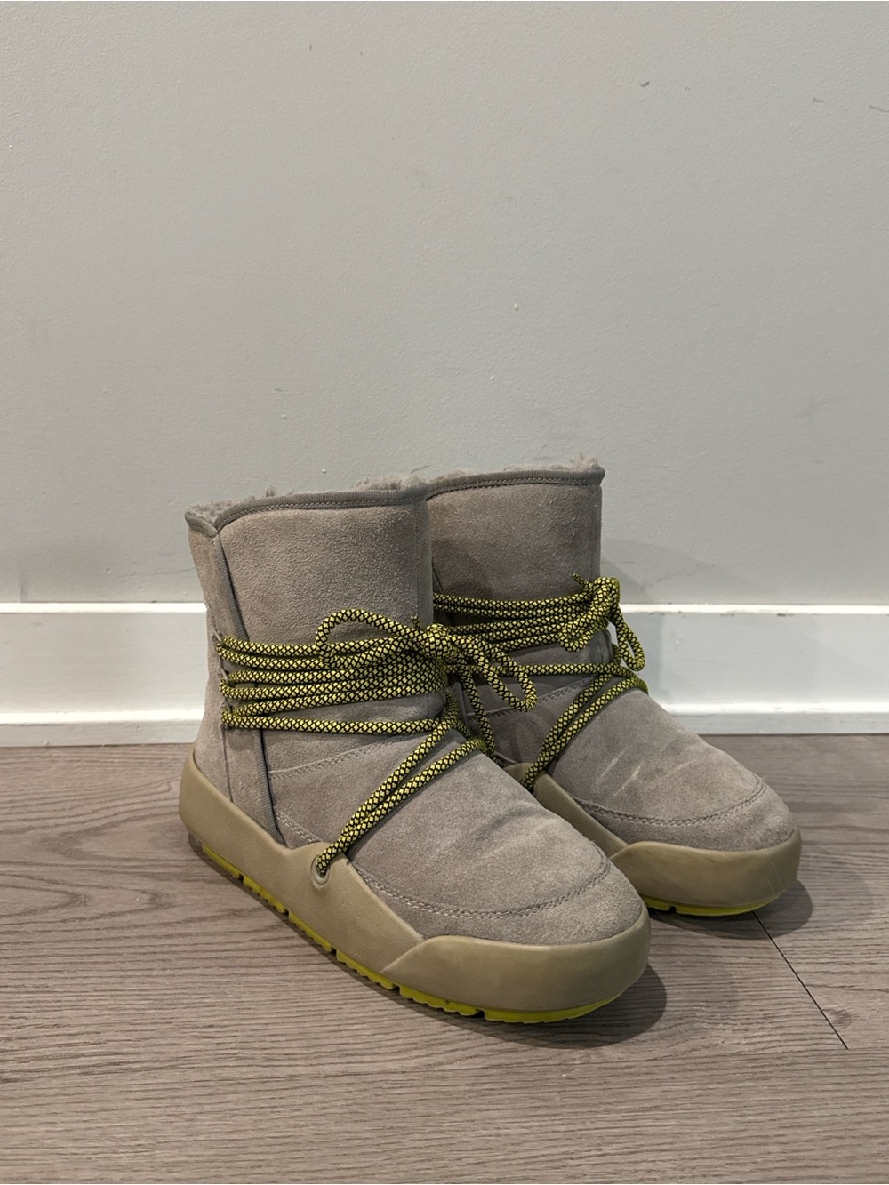 Baretraps Winter Boots in Gray & Green